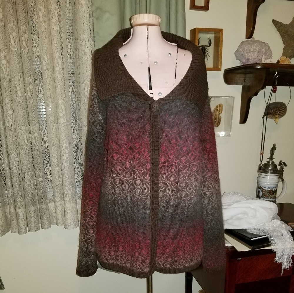 D & Co sweater size M